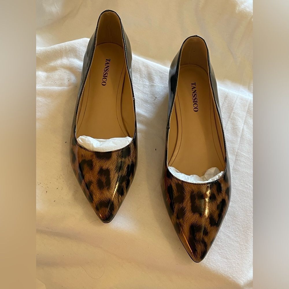 Tanissco leopard print and black  nearly-flat size 8 NEW
